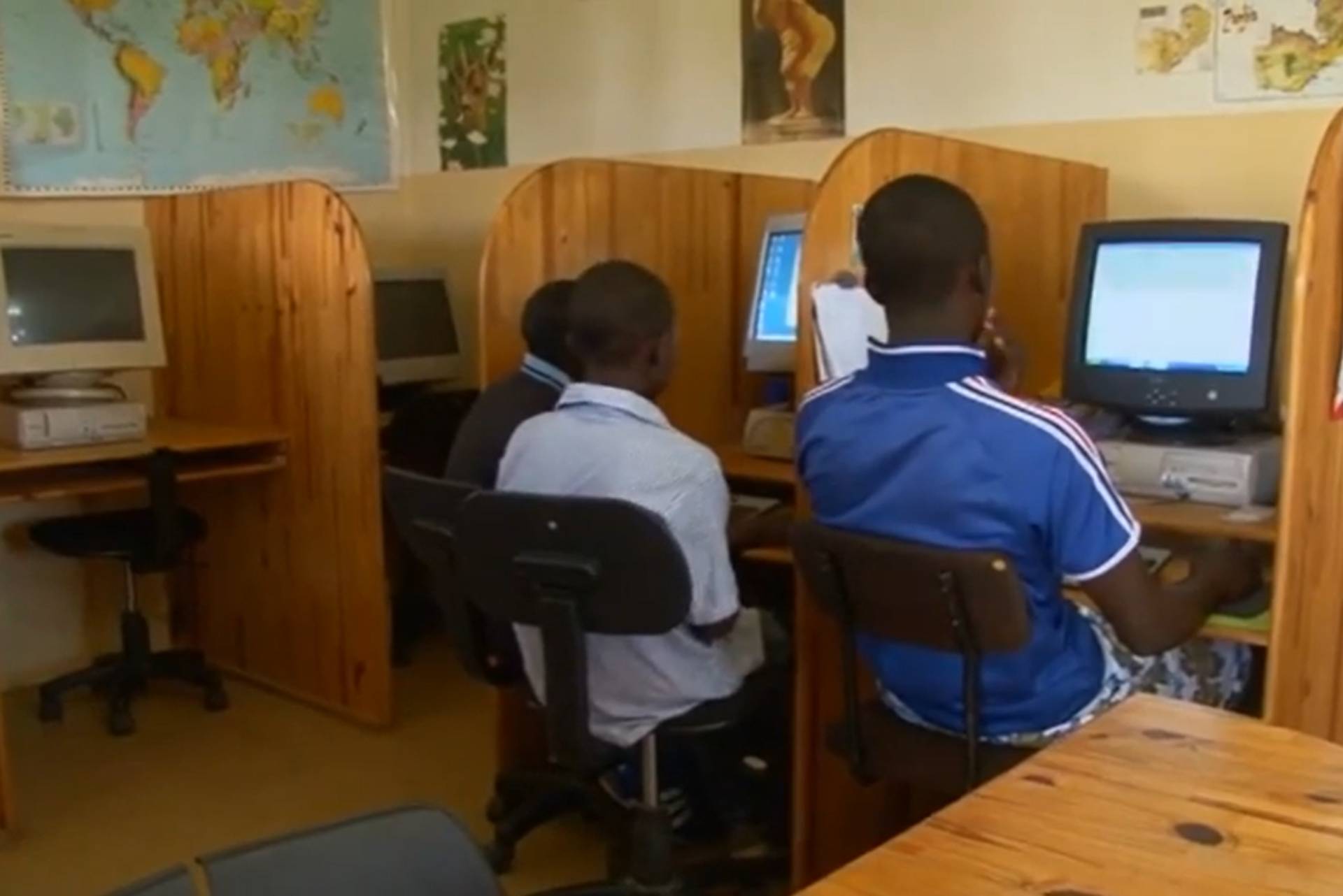 jabulani-childrens-village-computer-lab-01